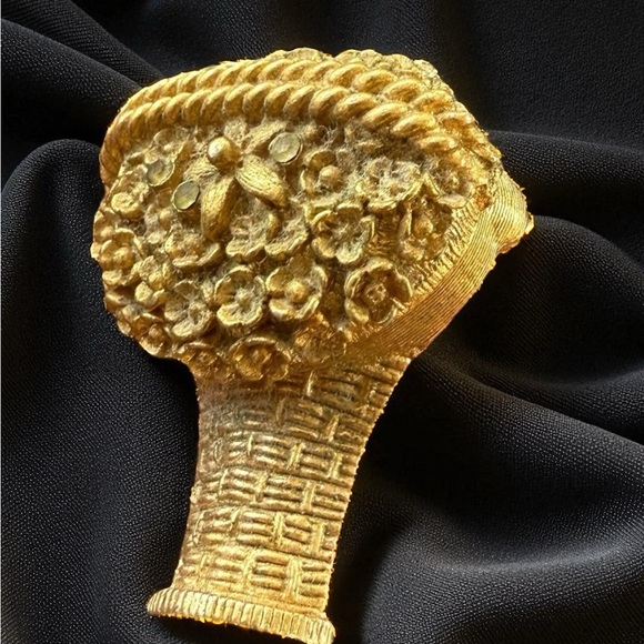 Vintage Sign Gold Tone Floral Basket Perfume Brooch Pin - Picture 3 of 10
